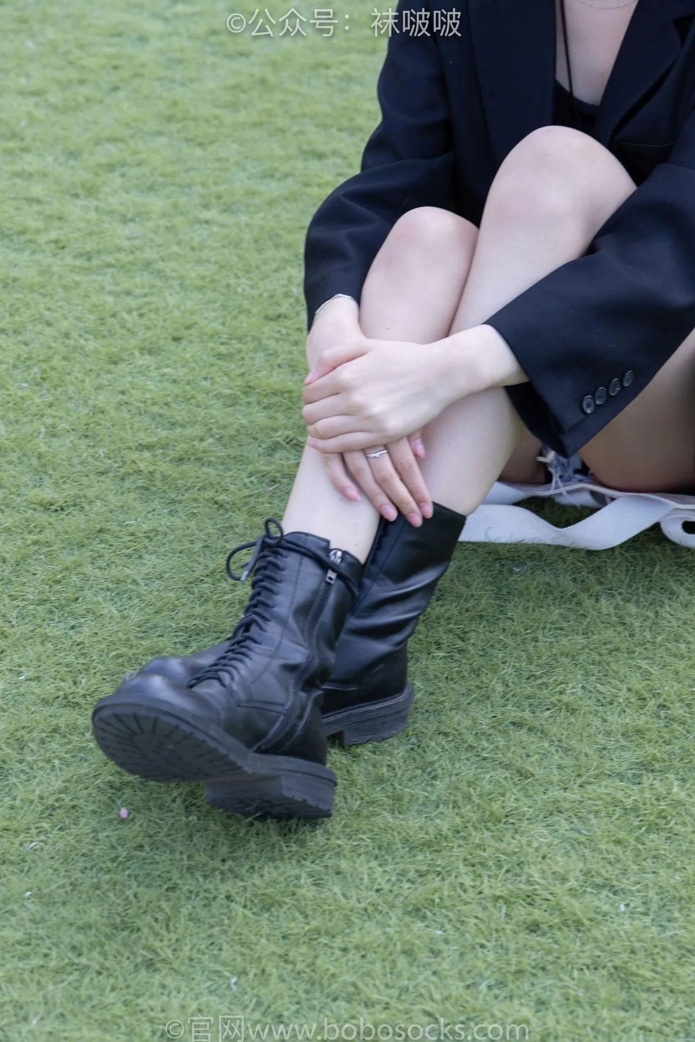 [BoBoSocks袜啵啵]NO.010 小甜豆-马丁靴、白色短棉袜、裸足 [117P]插图
